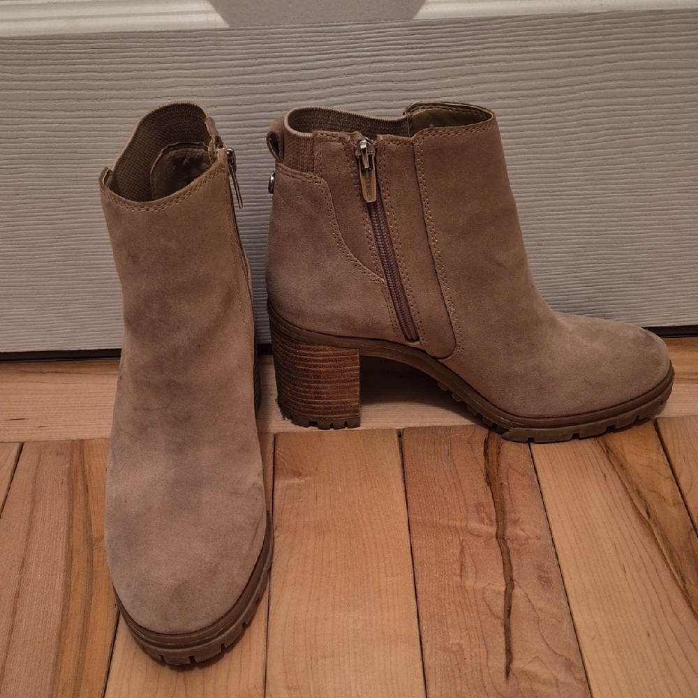 Vince Camuto Women's Size 9.5 Tan Ankle Boots